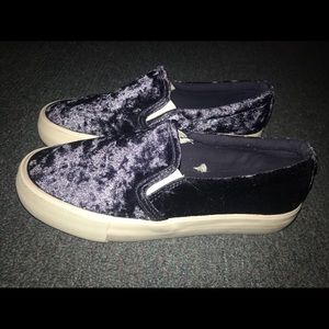 PURPLE VELOUR SLIP ON SHOES!